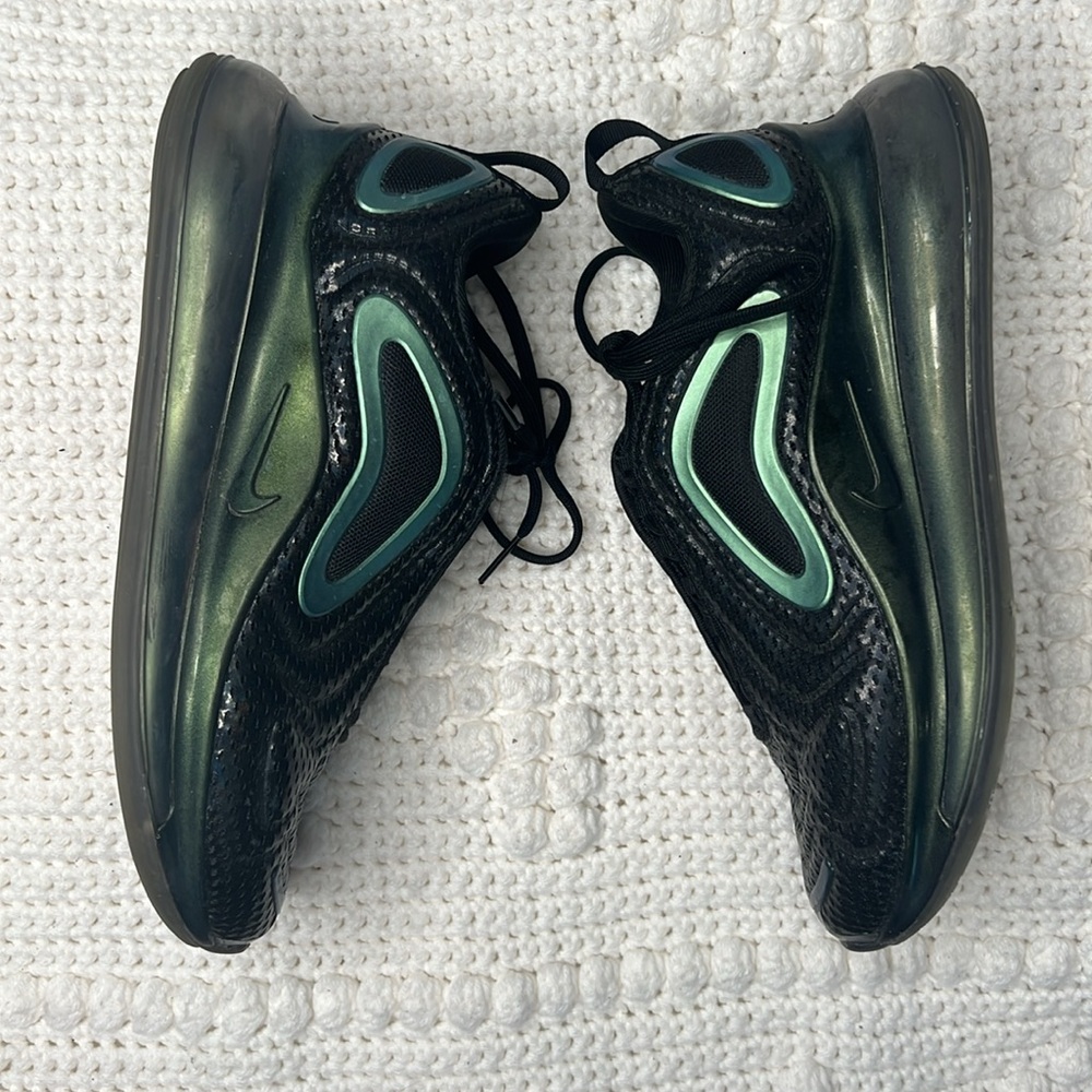 Nike Air Max 720 'Throwback Future' size 7Y black and green